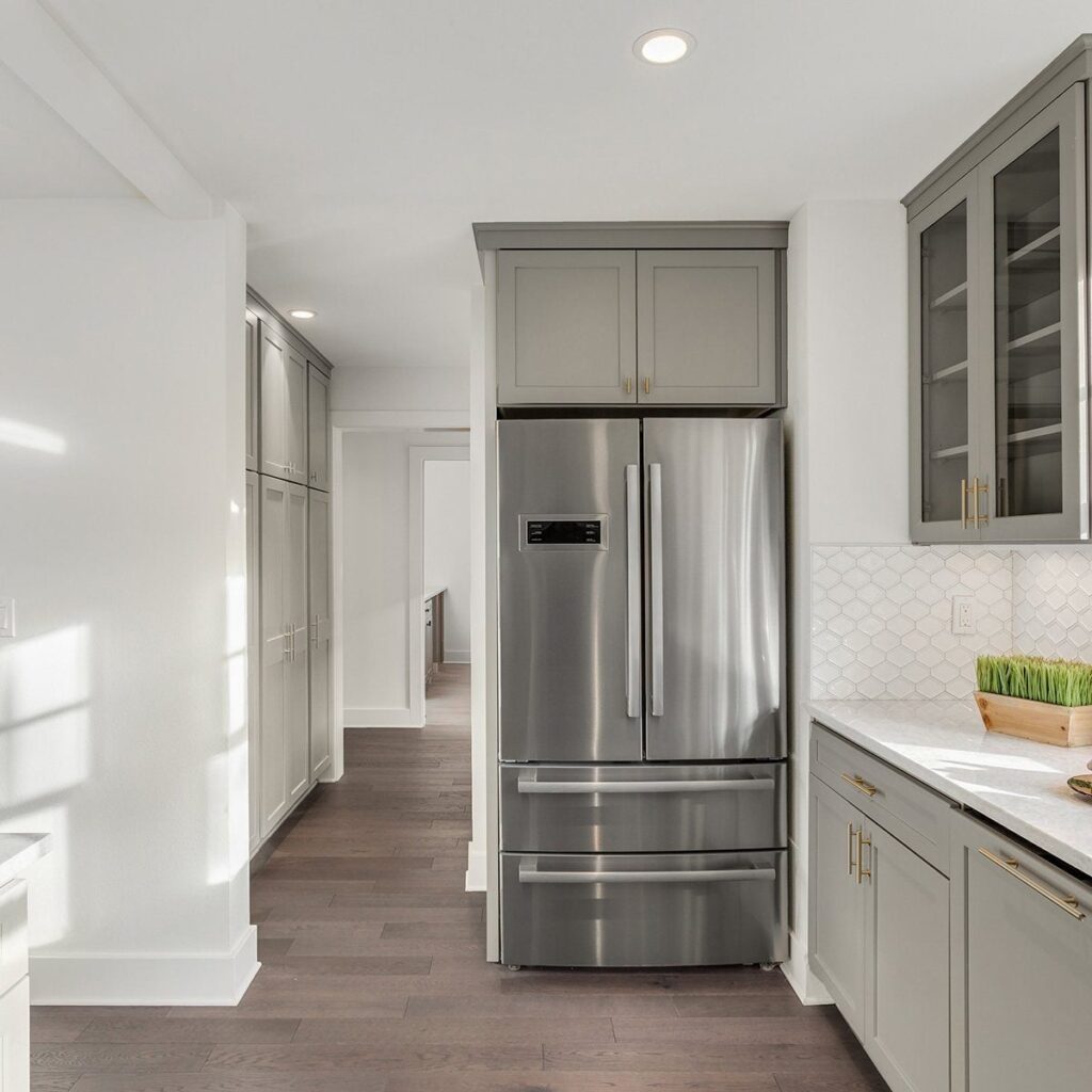 AI kitchen appliances that save time smart refrigerator